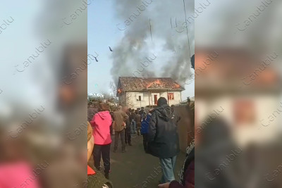 Astarada ikimərtəbəli ev yanıb