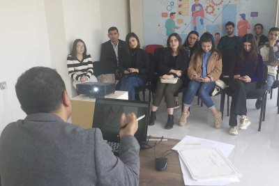 Lənkəranda “Sosial mediada reklam üçün hədəf kütləsinin təyin edilməsi” adlı təlim keçirilib