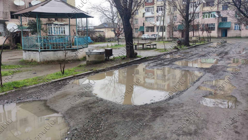 Lənkəran: yüzlərlə sakinin yaşadığı asfaltsız məhəllə