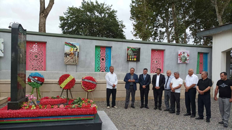 Masallı: ADAU-nun rektoru şəhid Niyaməddin Sultanzadənin məzarını ziyarət edib