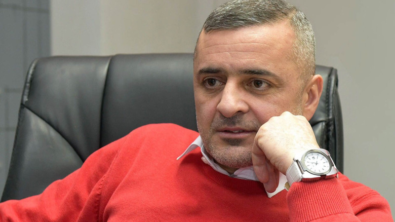 Pantomima teatrının direktorunun ölkədən çıxışına “stop” qoyulub
