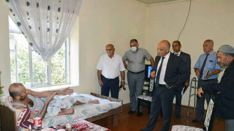 Masallı: Araz Əhmədov güllə yarası almış sakini ziyarət edib