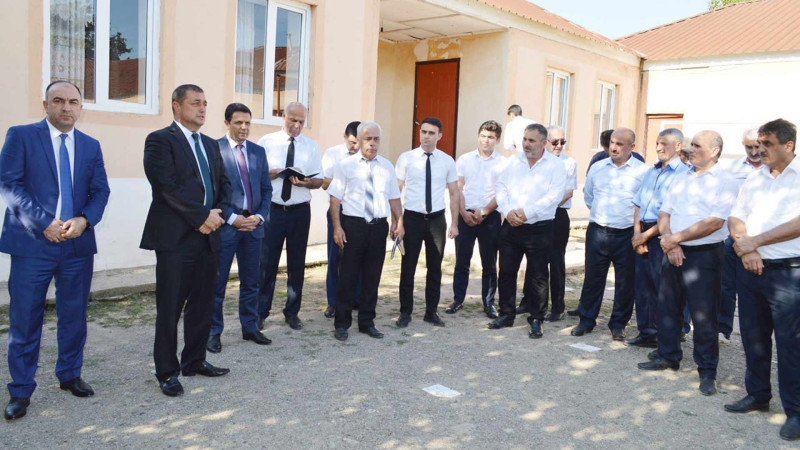Qəzənfər Ağayev sakinlərin təklif və iradlarını dinləyib