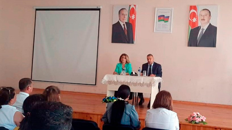 Regional Təhsil İdarəsinin sektor müdiri məktəb direktorları ilə görüşüb