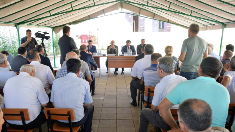 Araz Əhmədov Miyanku sakinləri ilə həmsöhbət olub