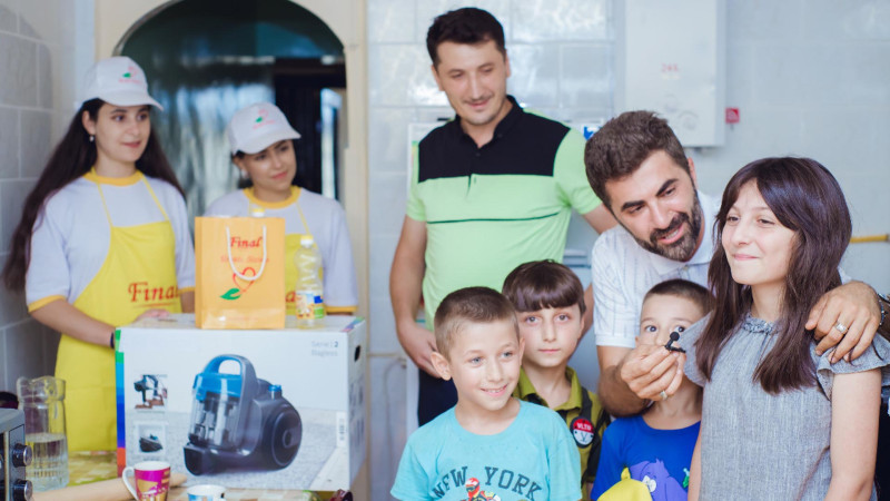 Aparıcı Zaur Bəxşəliyev bu dəfə Lənkəran və Astara sakinlərini sevindirib