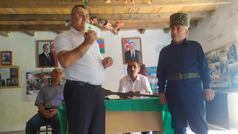 Astara: aşıq Elxan Şindanlı medal ilə təltif olunub