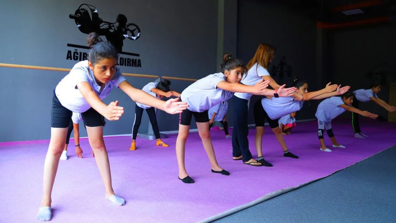 Lənkəran Olimpiya İdman Kompleksində uşaq evinin sakinləri üçün gimnastika bölməsi açılıb