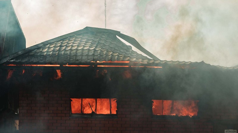 Lənkəranda birmərtənəli evdə yanğın olub