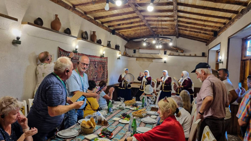 Alman turistləri Lənkəranı qəziblər