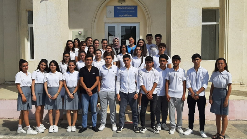 Astara: şəhər məktəbinin bir sinfinin bütün şagirdləri tələbə olublar