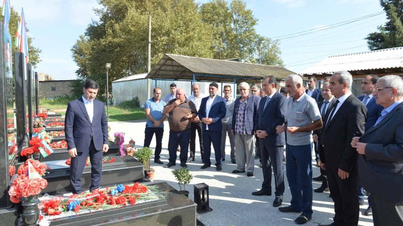Lənkəran: icra başçısı şəhid İmaməli Əhədzadənin məzarını ziyarət edib