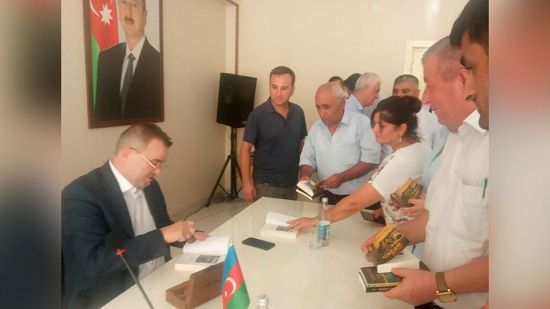 Astarada yazıçı Yunus Oğuz şəhid ailələri və qazilərlə görüşüb