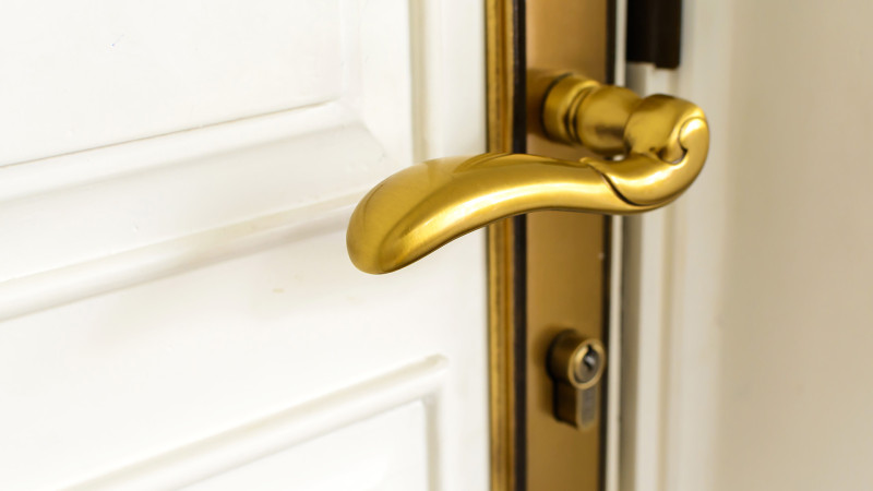 Lənkəran: şəhər ərazisində azyaşlı uşaq bağlı qapı arxasında qalıb