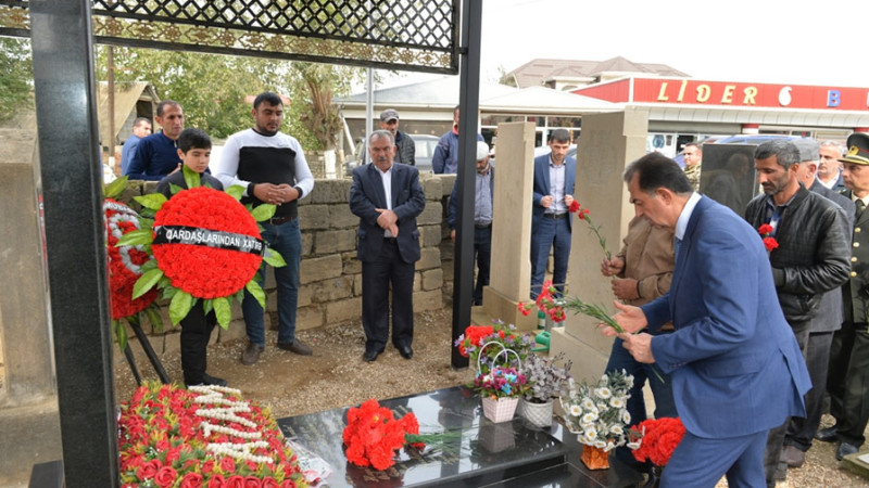 Lənkəran: ŞİH başçısı şəhidlərimizin məzarlarını ziyarət edib