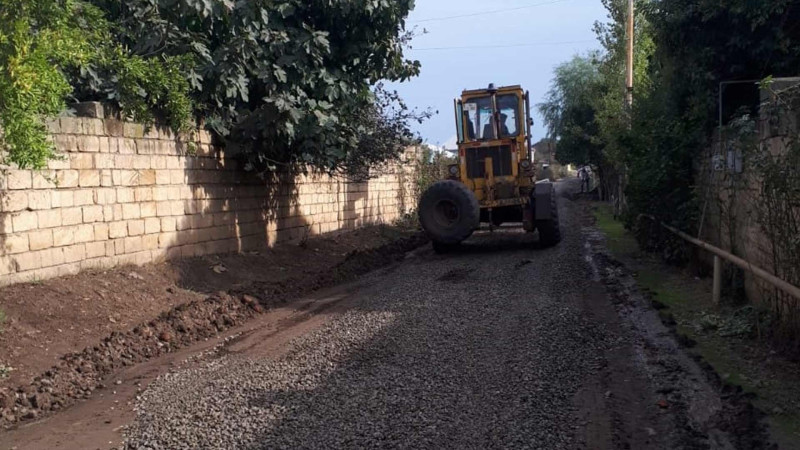 Masallının Qızılağac kəndində yollar təmir olunur
