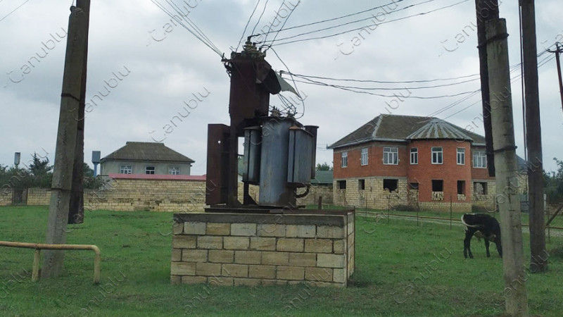 Lənkəran: Zövlə kəndinin çəpərsiz transformatoru sakinləri narahat edir