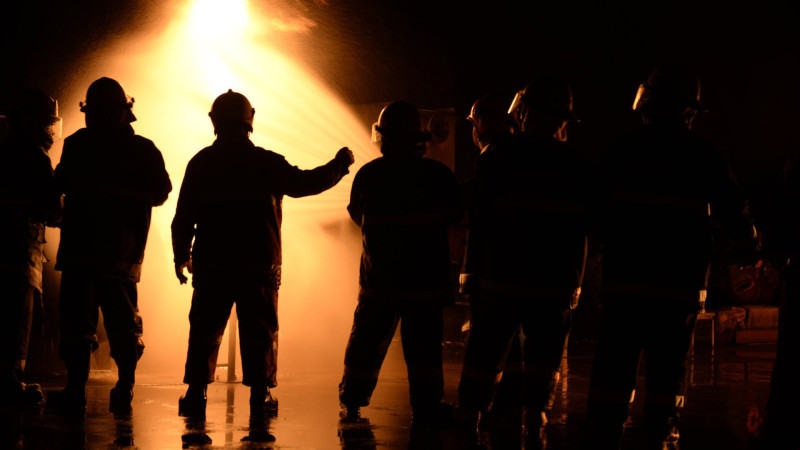 Astara: Təngərüd kəndində ikimərtəbəli ev yanıb