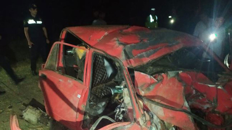 Cəlilabadda avtomobil ağaca çırpılıb: iki nəfər vəfat edib