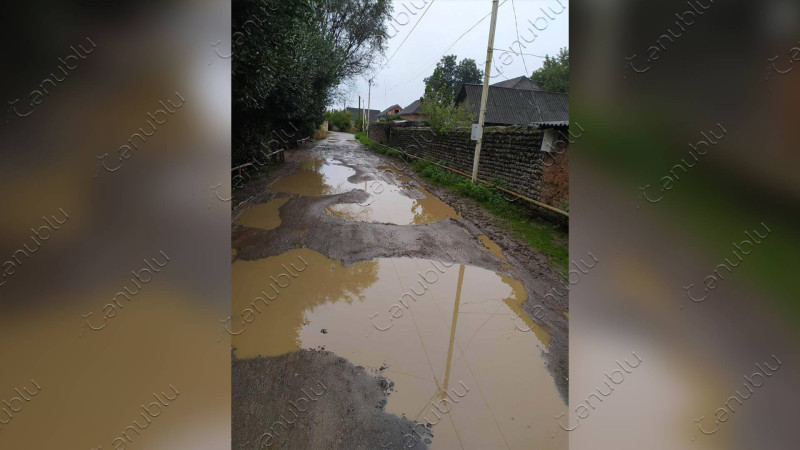 Astara: Ərçivan qəsəbəsinin çala-çuxurlu yolları sakinləri narahat edir