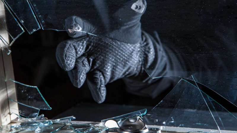 Cəlilabad: mağazaların birindən 30 min manat pul oğurlanıb