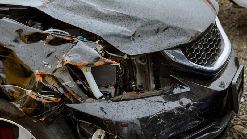 Masallıda qəza: avtomobil boruya çarpılıb