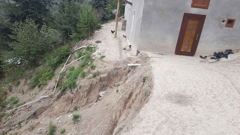 Astarada torpaq sürüşməsi baş verib