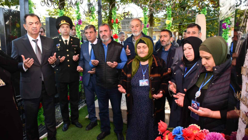 Lənkəran: icra başçısı şəhidimiz Mehdi Qənbərlinin məzarını ziyarət edib