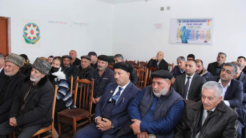 Millət vəkili vətəndaşlarla görüş keçirib