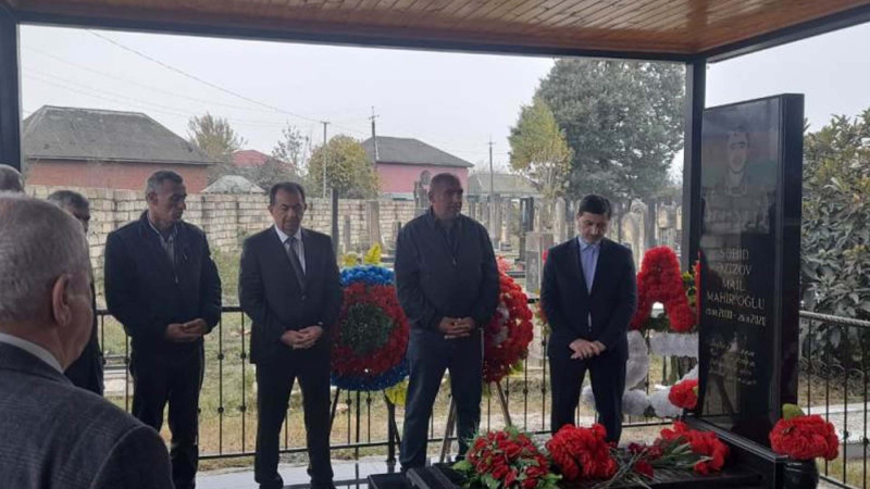 Taleh Qaraşov şəhidin məzarına baş çəkib