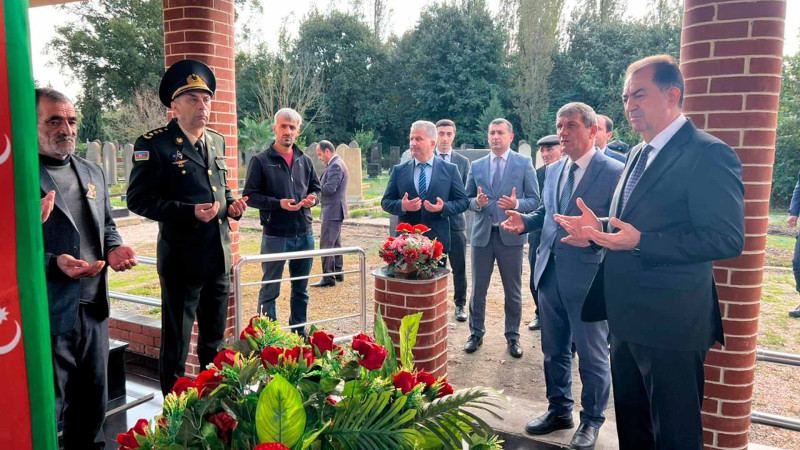 Lənkəran ŞİH başçısı anım günündə şəhidlərimizin məzarlarını ziyarət edib
