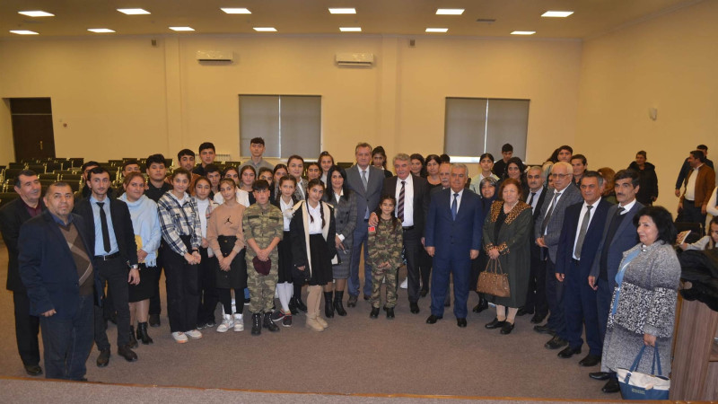 Tanınmış şair Şahin Musaoğlu Masallı şagirdləri ilə görüşüb