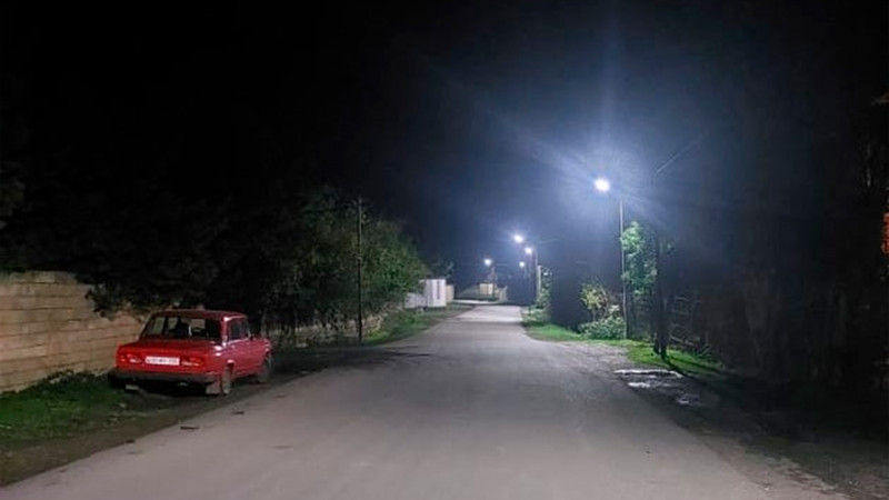Masallı rayonunun Qızılavar kəndində işıq dirəkləri quraşdırılır
