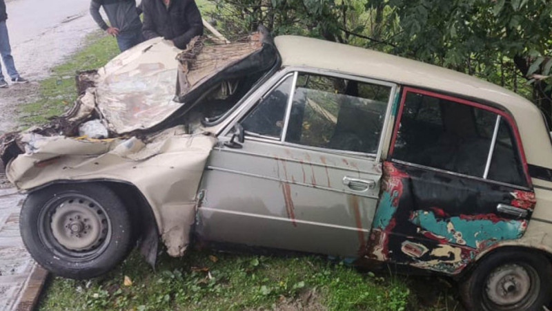 Lənkəranda yük avtomobili ilə minik avtomobili toqquşub