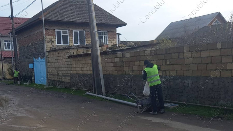 Lənkəran: bu küçənin qəzalı dirəkləri dəyişdirilir