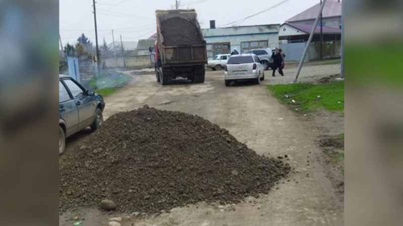 Masallıda xeyriyyəçilər yolları təmir edib