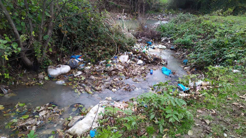 Lənkəranda su kanalına tullantılar atılır