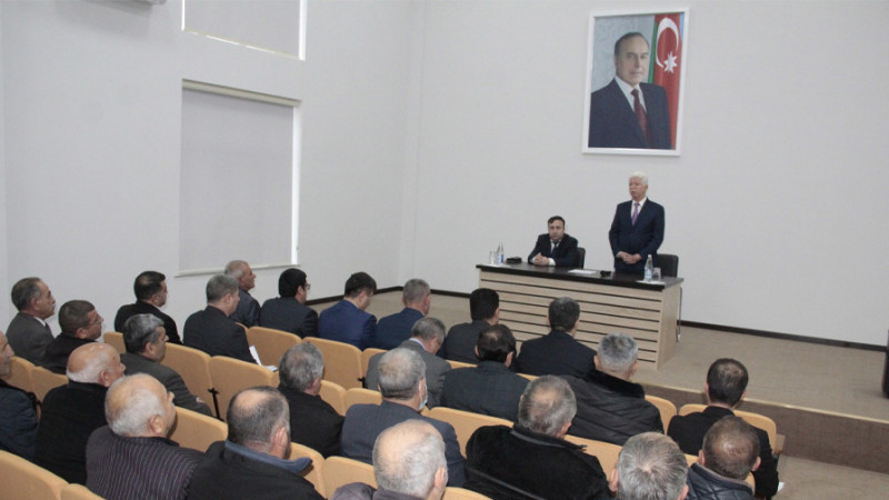 Cəlilabad icra başçısı sakinlərin qayğıları ilə maraqlanıb