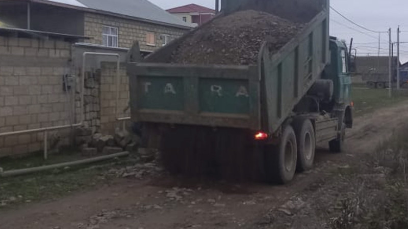 Göytəpə şəhərində şəhərdaxili küçələrdə təmir işləri aparılır