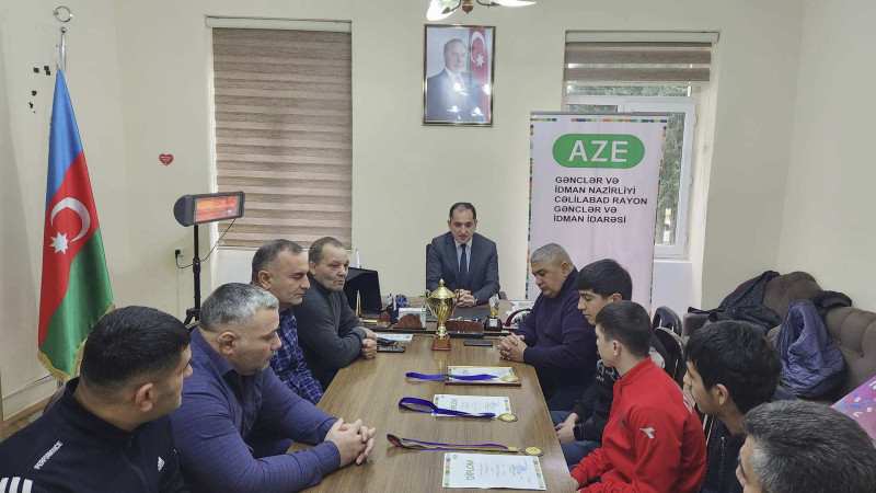 Cəlilabadda qalib boksçular fəxri fərmanlarla təltif ediliblər