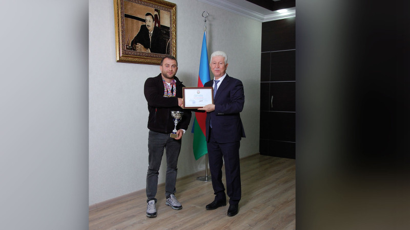 Rafiq Cəlilov Dünya Kubokunun qalibi ilə görüşüb