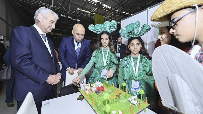 Cənublu şagirdlər Beynəlxalq STEAM Azərbaycan Festivalında çıxış edirlər