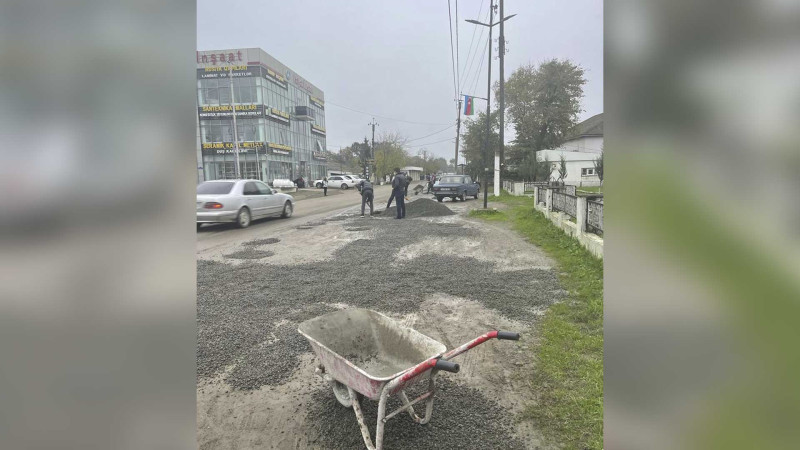 Masallıda xeyriyyəçilər yolları təmir edib