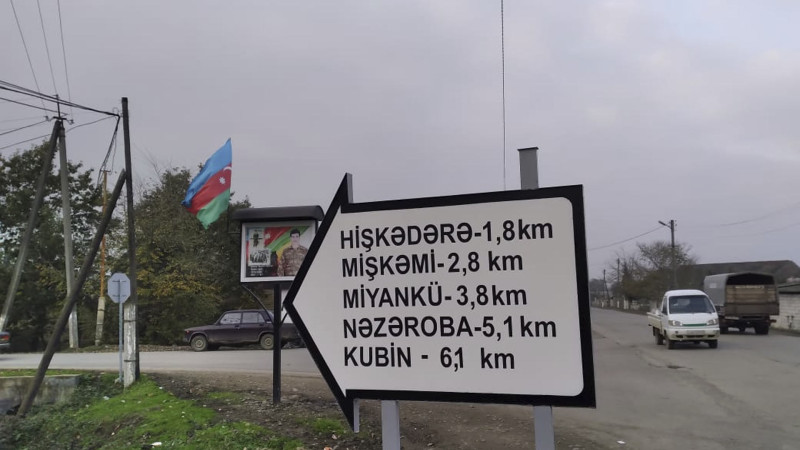 Masallıda istiqaməti və məsafəni bildirən dəmir lövhə dəyişdirilib