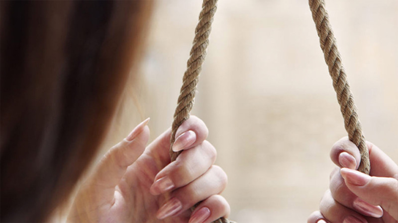 Masallıda gənc qız canına qəsd edib