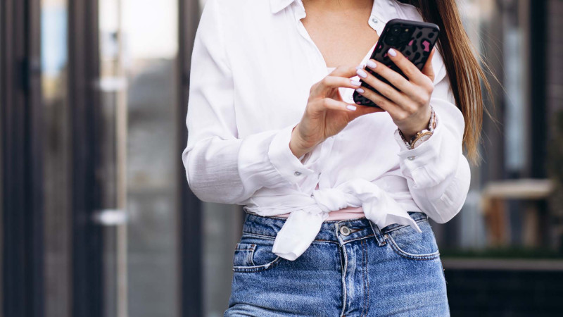 Qadın ərinin evə tez gəlməsi üçün yalan dedi: iş polisə kimi çatdı