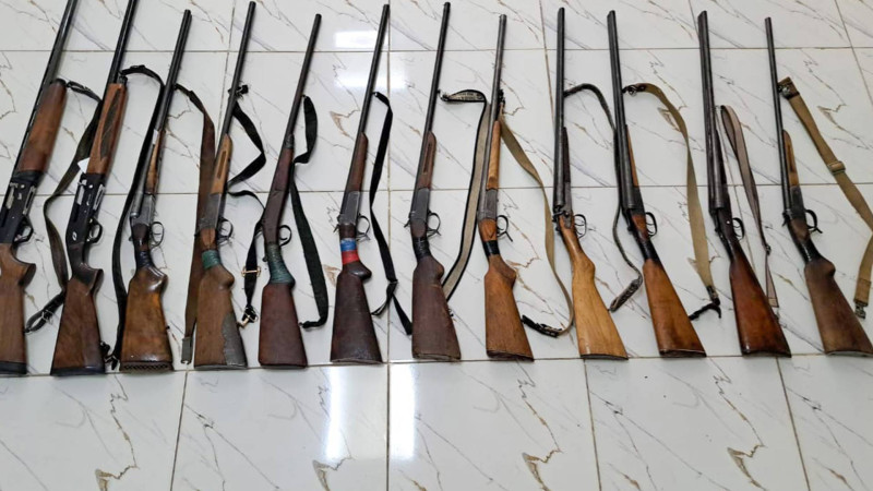 Astara sakinlərindən qanunsuz saxladıqları 10 ədəd ov tüfəngi aşkarlanıb