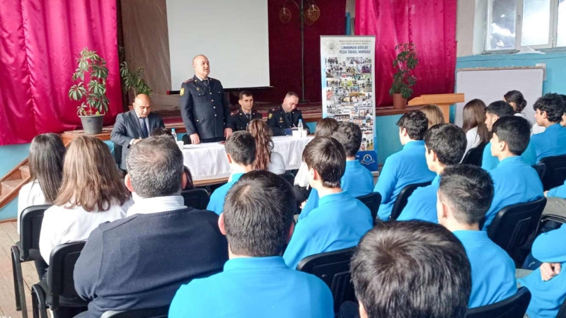 Lənkəranda polislər gənclərlə maarifləndirici tədbir keçiriblər