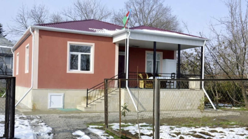 Ölkə başçısı şəhid anasına ev, şəhid bacısına isə cehizlik mebel və məişət əşyaları hədiyyə edib