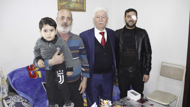 Cəlilabadın icra başçısı qaziyə telefon hədiyyə edib